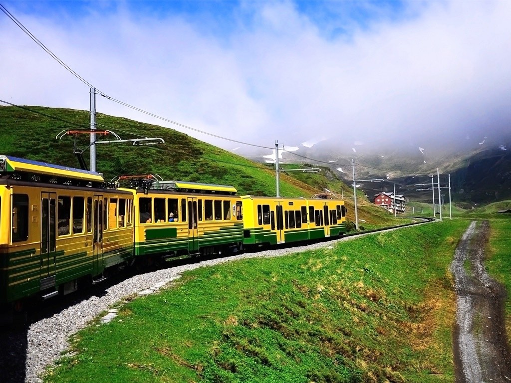 . Jungfraujoch (chemin de fer) .