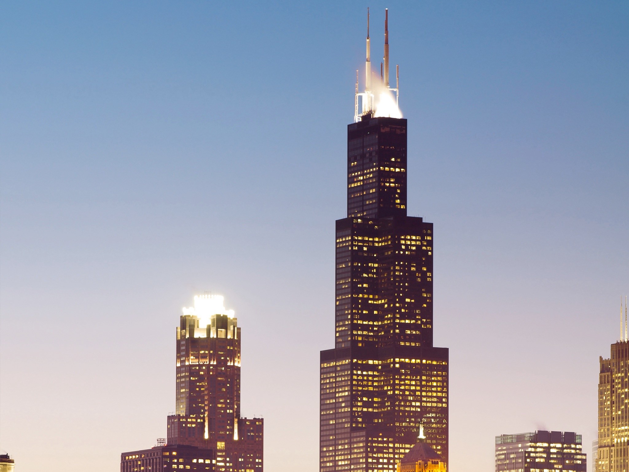 . Willis Tower (Sears Tower) .